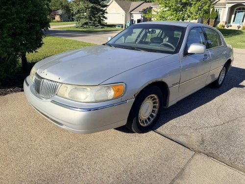 2001 Lincoln Town Car For Sale