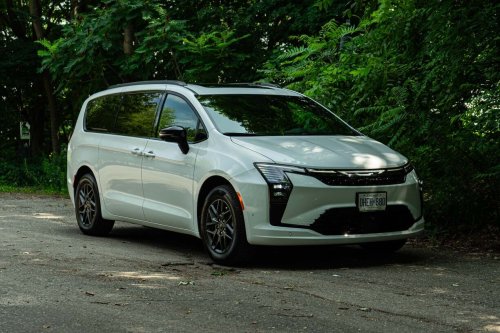 2027 Chrysler Pacifica Review: New Style, Same Tricks