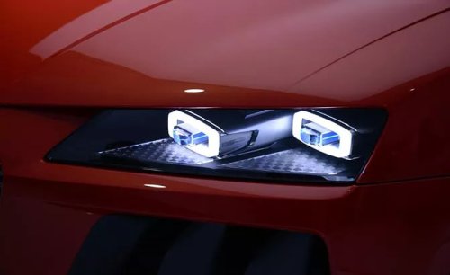GM and Tesla Say That Overly Bright Headlights Aren't Their Problem