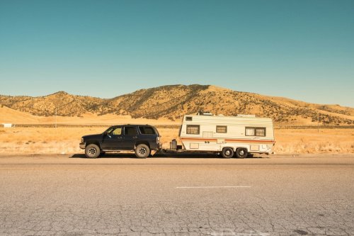 Towing Safely, Explained: Trailers, Hitches, and Capacity Without the Guesswork