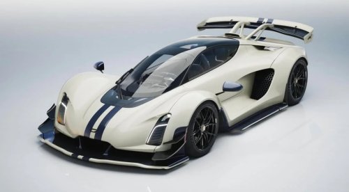 A One-Off Czinger 21C Just Surfaced With Exposed Blue Carbon, and the Spec Sheet Is Pure Money