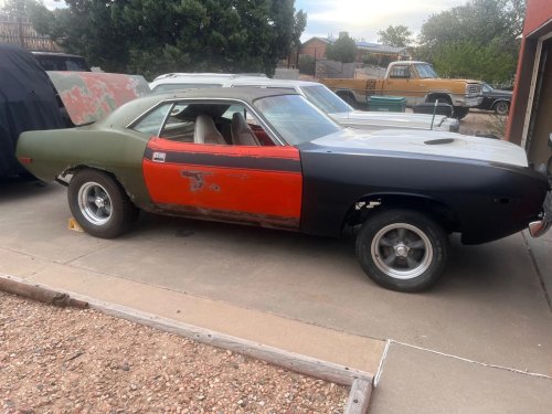 This $22,000 eBay 'Cuda Calls Itself a Hemi Clone Because Chrysler Never Built the Real Thing