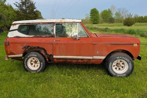 Two Classic 4x4s Just Sold for $10 at No Reserve, and the Seller Lost Money on the Deal