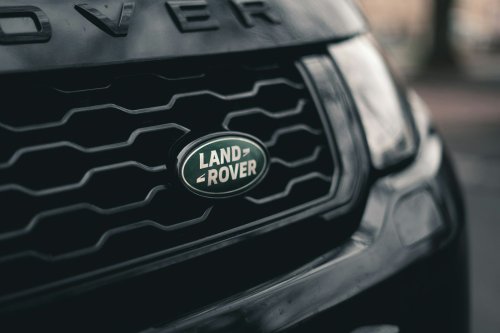 Land Rover Just Stop-Sale'd The Defender, Discovery, And Range Rover All At Once Over A Mystery Airbag Problem