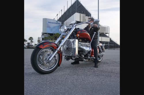 Boss Hoss Still Builds a Motorcycle Around a 600-HP Big-Block Chevy, and the Cruiser Bike Is the Purest Version of the Idea