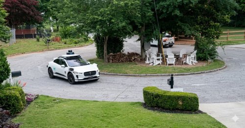 Empty Waymo Robotaxis Swarm Atlanta Neighborhood, Circle Cul-De-Sac For Hours