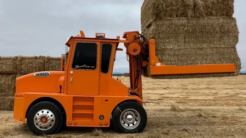 Oregon’s Cummins-Powered Hay Squeeze Is Basically a Highway-Speed Forklift