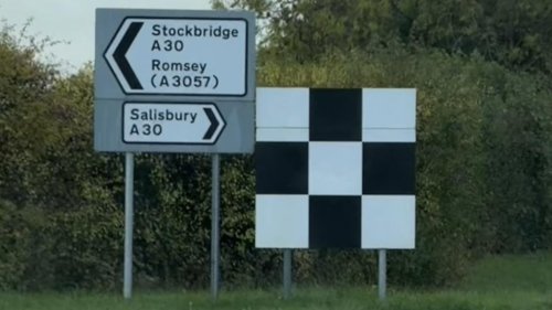 This Strange Road Sign Has Left Loads of Reddit Users Confused