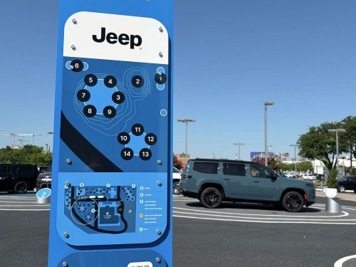 Carvana is rethinking the auto dealership with a new site in Dallas without salespeople