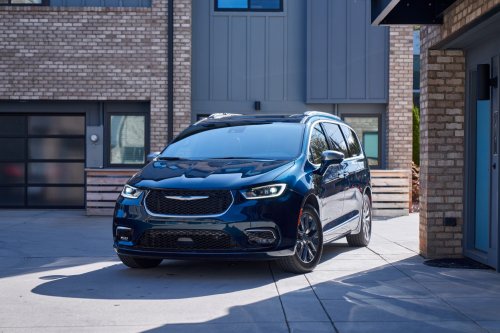 Chrysler recalls Pacificas for battery fire risk, says to park outside