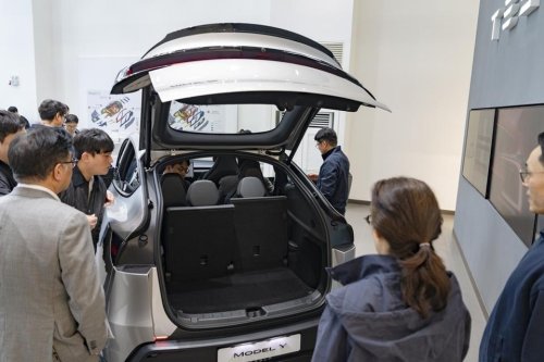 Larger Tesla Model Y L Due For U.S. Debut