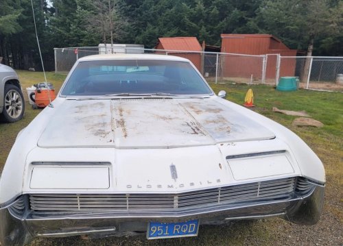 1966 Oldsmobile Toronado Barn Find: No-Reserve Auction for a Front-Wheel Drive Pioneer