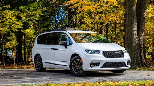 Chrysler Recalls America’s Only Plug-In Hybrid Minivan, Tells Owners To Park Outside
