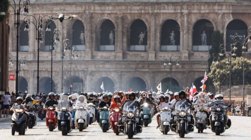 That's Amore: Thousands Rally In Rome On Two Wheels For Vespa's 80th Anniversary