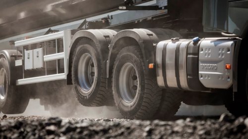 Why Do Some Semi-Trucks Have An Axle Lifted Off The Ground?