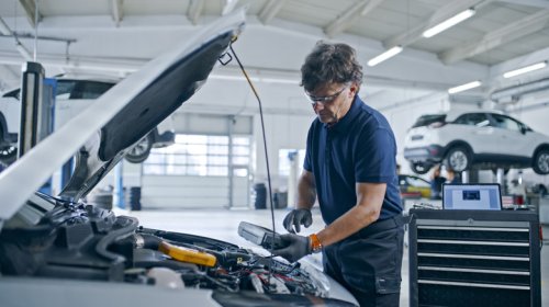 Dealership Service Center Vs. Independent Mechanic: Here's What To Know About Your Options