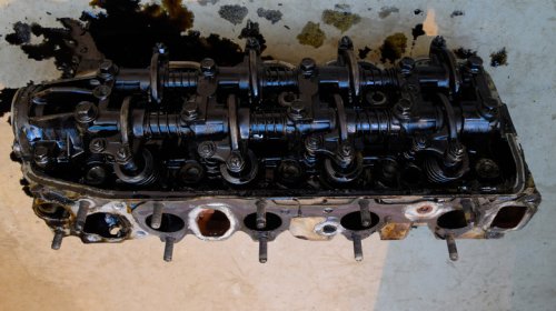 Here's How To Clean Your Engine Cylinder Heads At Home