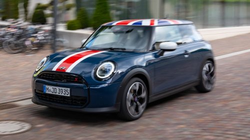 The New Mini Cooper Heritage Edition Is a Cheeky Slice of Britain
