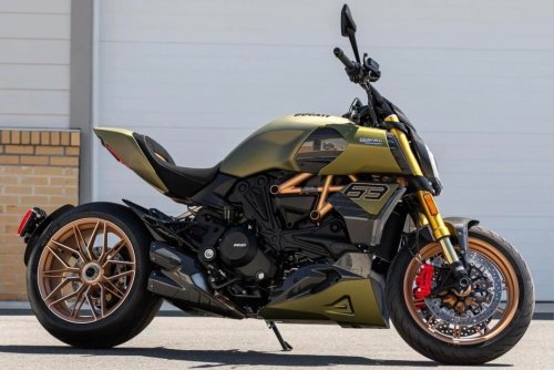 This 179-Mile Ducati Diavel 1260 Lamborghini Is Bidding on Bring a Trailer