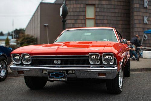 This Week in Collector Car Auctions: Record Muscle, Blue-Chip Porsches, and a Watch List Heating Up for Summer