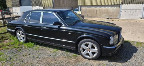 Non-Running 2001 Bentley Arnage Red Label Offers Rare Restoration Opportunity for Luxury Car Enthusiasts