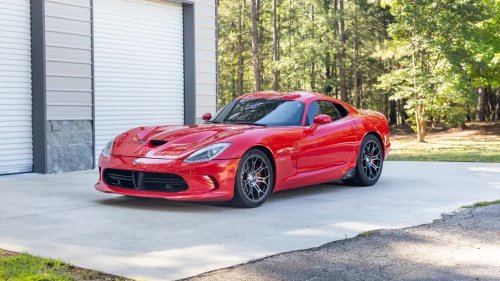 This 22K-Mile 2013 Dodge SRT Viper GTS Is a 640-HP V10 Throwback Worth Chasing