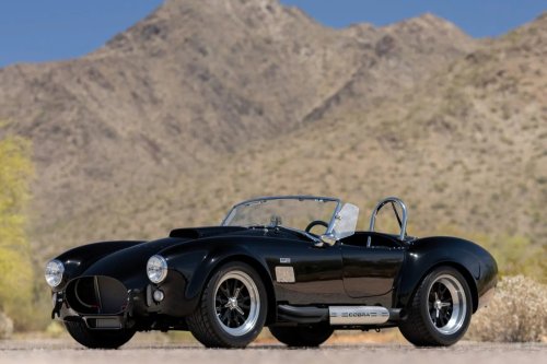 Roush-Powered Superformance MkIII Cobra Replica Draws Attention at Auction