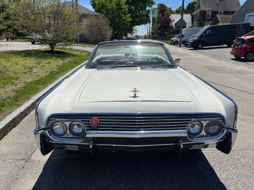 Throttle Auctions: Classic 1961 Lincoln Continental Convertible Offers a Rolling Piece of American Luxury History