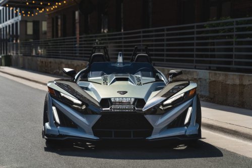 Polaris Slingshot’s 2026 Signature Edition Is a Color-Shifting, 204-HP 3-Wheeler
