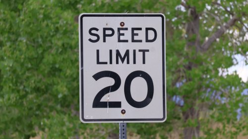 Do Speed Limit Signs On Private Roads Have To Follow Federal Rules?