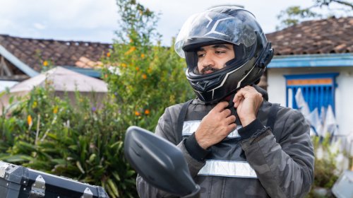 What Is The 2-2-2 Rule For Motorcycle Helmets?