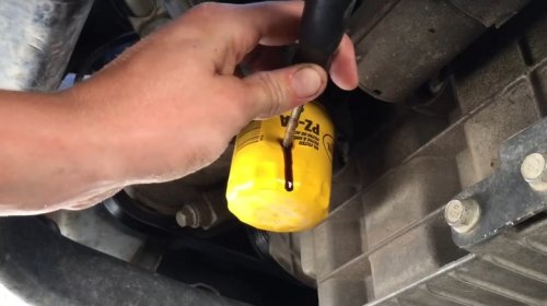 This Viral Trick To Remove A Stuck Oil Filter Works, But Here's Why We'd Still Do It The Right Way