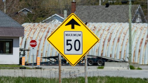 Why Do Some Road Signs Show A Speed Limit With An Arrow On Top?