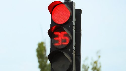 Why Do Traffic Lights In The US Not Have A Countdown Timer?