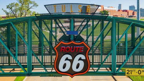 This US City's Classic Car Tribute To Route 66 Is Set To Shatter A Guinness World Record