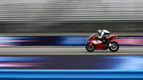 Are Higher CC Motorcycles Faster? Here's How Engine Size Affects Speed