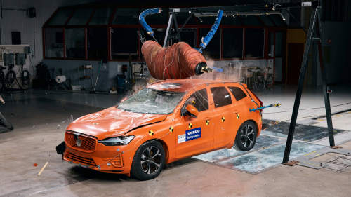 Volvo XC60 crashes into a 793-pound moose dummy