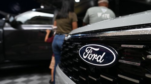 Ford recalls 420,000 Expedition and Navigator SUVs, seat belt defect