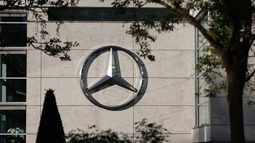 Mercedes-Benz recalls 310,000 U.S. vehicles over door lock defect