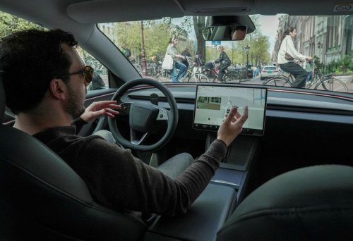 Dutch road authority says 40,000 Teslas in the Netherlands using 'self-driving' software