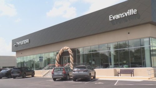 Hyundai cuts ribbon on new Evansville dealership