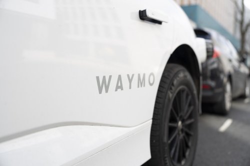 Feds demand autonomous vehicle companies stop interfering with first responders