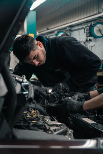 Trump Sides With DIY Mechanics After Ford Executive Pushes Repair-Limiting Bill at White House
