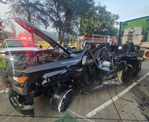 A Silverado Went Under a Flatbed on I-40. The Rescue Is a Physics Lesson in Underride.