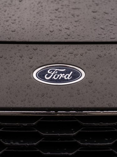 Ford Is Recalling Over Half A Million Expeditions Because The Console Trim Keeps Slicing People's Hands Open, And 65 Have Already Been Hurt
