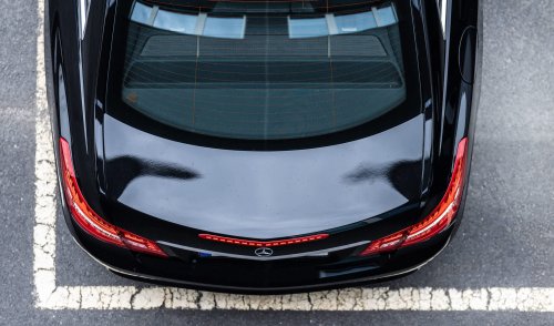 Mercedes driver says 'Stop it!' after trunk keeps popping open on its own