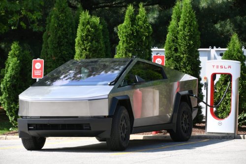 Cybertruck owners flag charging failures, and suggest Tesla may be dodging a recall
