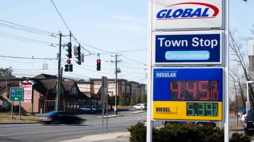 Higher US gas prices steered car shoppers to hybrids