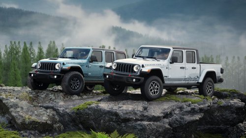 Jeep Warns Wrangler, Gladiator Owners Not to Park Inside Due to Fire Risk: TDS
