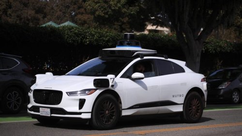 Waymo temporarily suspends all freeway rides